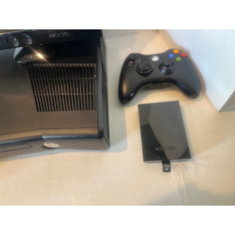 Microsoft Xbox 360 S 250GB Bundle w/ Kinect, Controller, Cords & 2 Games-Tested! - Picture 2 of 11